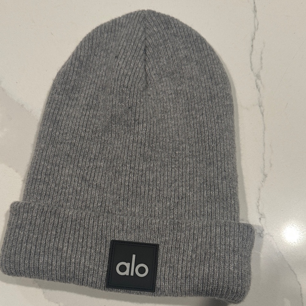 ALO Yoga Knit Beanie in Gray